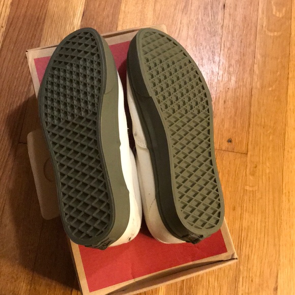 Vans - Picture 2 of 4